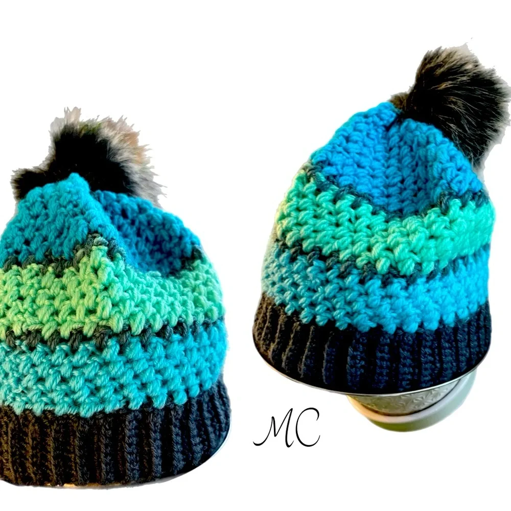 Crochet hat beanie with faux fur pompom - Picture 1 of 3